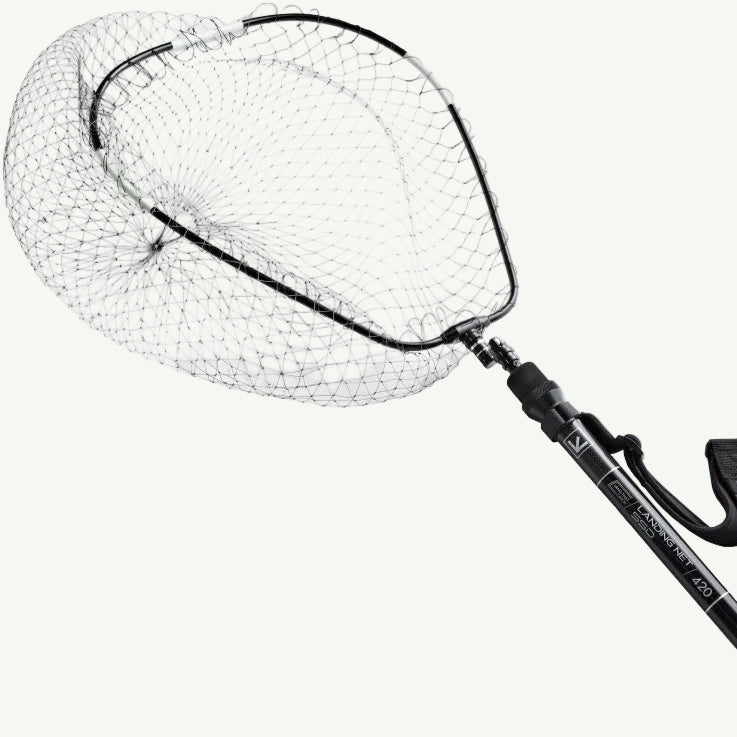 Telescopic landing net with a black carbon shaft and a silver aluminum joint, with a white nylon net.