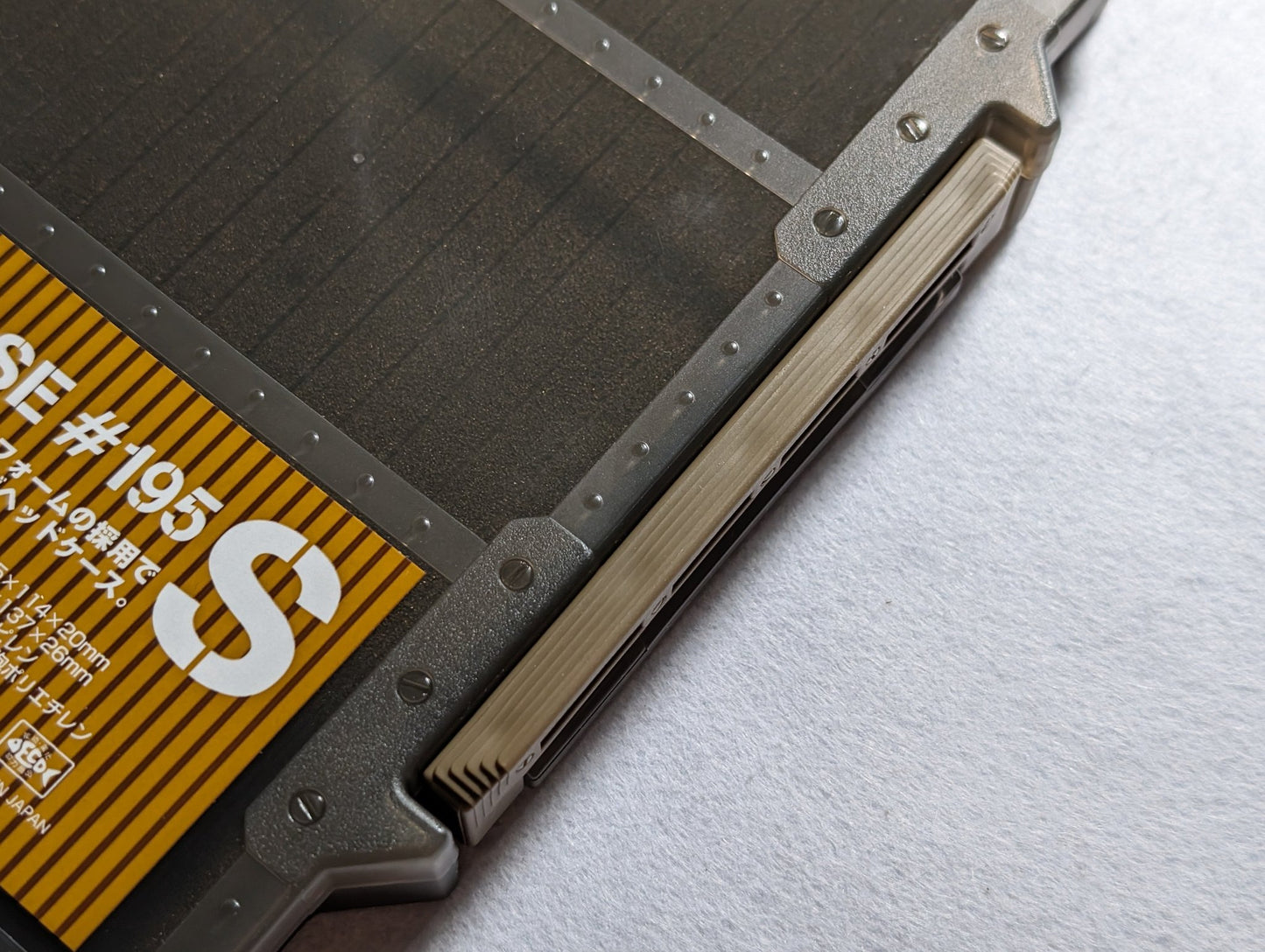 Daiichiseiko MC Case #195 Caja de aparejos con anzuelo en forma de S