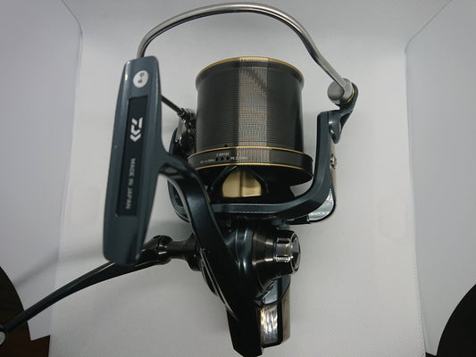 Carrete de surfcasting Daiwa 21 SURF BASIA 45 15PE y QD NO.5